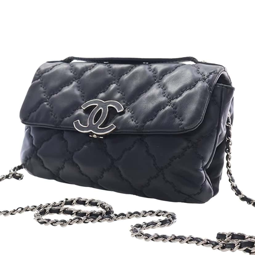 Chanel Mini Lambskin Double Stitch Hamptons Flap Black Leather Very good condition - Model View
