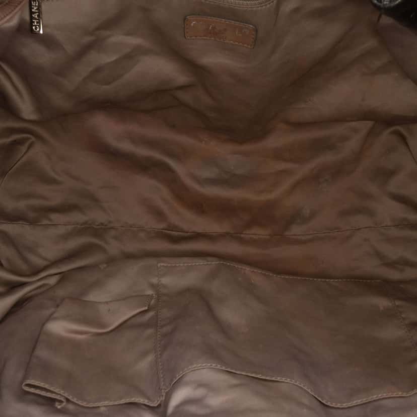 Chanel CC Embossed Patent Rock In Moscow Hobo Black Leather Very good condition - Model View