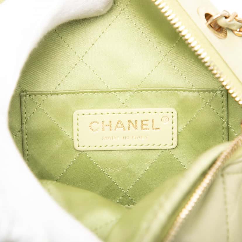 Chanel CC Quilted Lambskin Diamond Clutch with Chain Green Leather Good condition - Box View