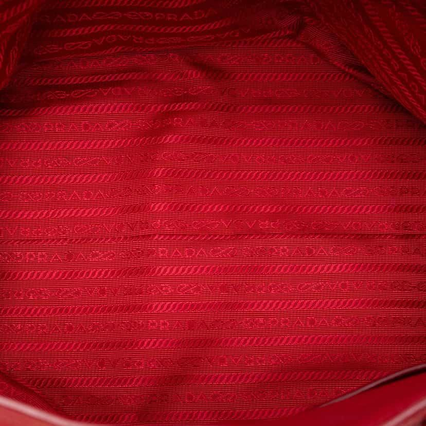 Prada Vitello Daino Front Pocket Convertible Tote Red Leather Very good condition - Model View