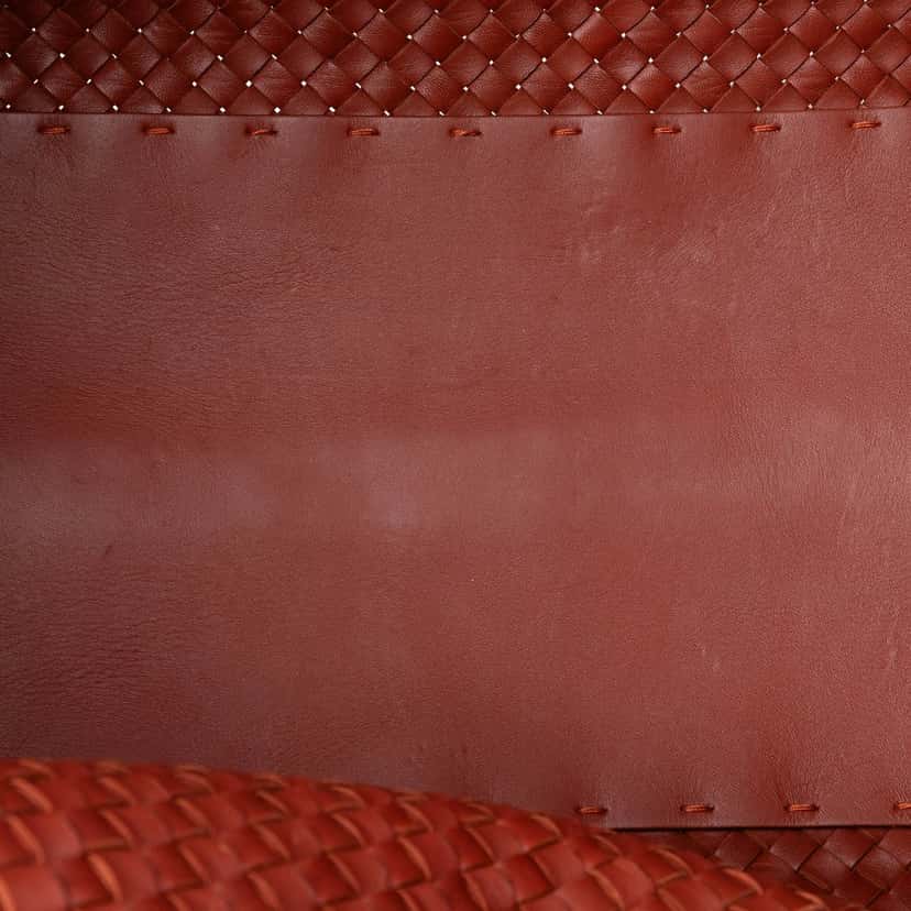 Bottega Veneta Large Lambskin Intreccio Cabat Tote Red Leather Very good condition - Model View