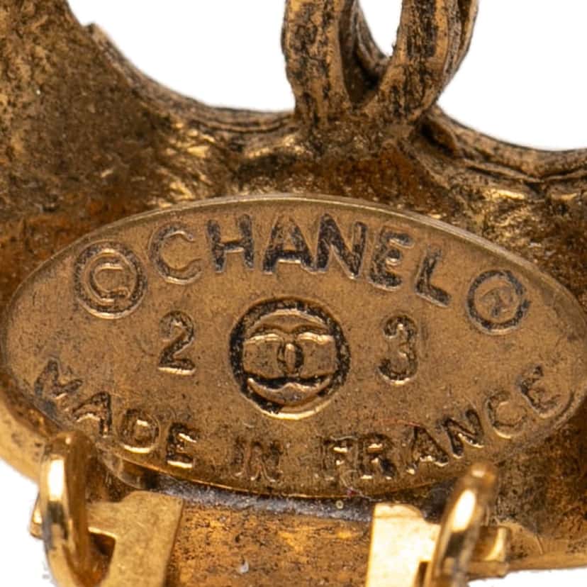 Chanel CC Gold Plated Round Clip On Earrings Gold Metal Very good condition - Inside View