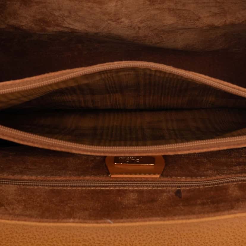 Gucci Calfskin Turnlock Top Handle Bag Brown Leather Very good condition - Model View