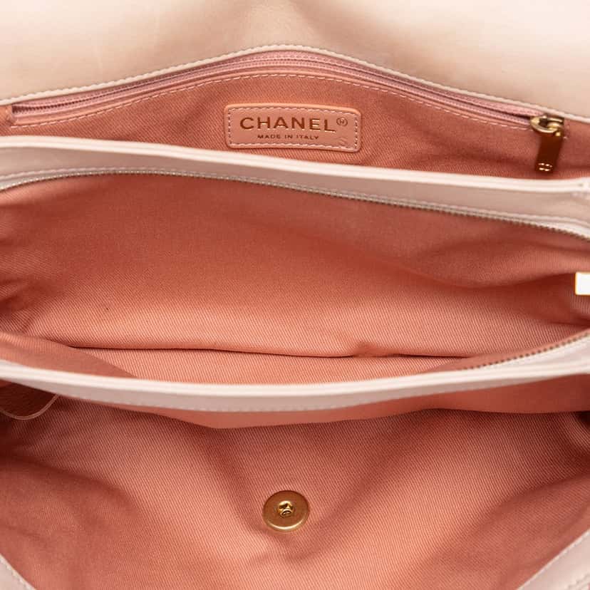 Chanel Jumbo Quilted Calfskin Triple Stitched Flap Beige Leather Very good condition - Model View