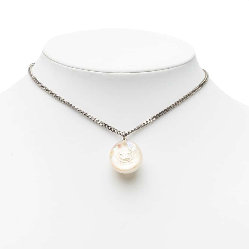 Chanel CC Brass Resin Ball Pendant Necklace Silver Metal Very good condition - Box View
