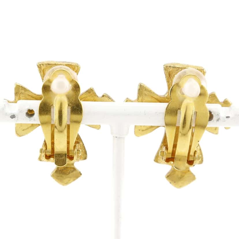 Chanel CC Gold Plated Cross Clip On Earrings Gold Metal Very good condition - Model View