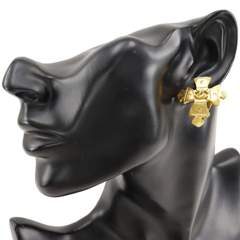 Chanel CC Gold Plated Cross Clip On Earrings Gold Metal Very good condition - Box View