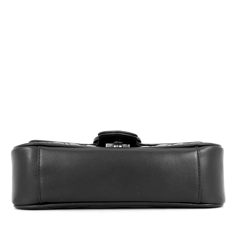 Gucci Small GG Marmont Matelasse Calfskin Monochrome Shoulder Bag Black Leather Very good condition - Inside View