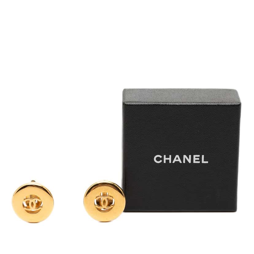 Chanel CC Gold Plated Round Clip On Earrings Gold Metal Very good condition - Model View