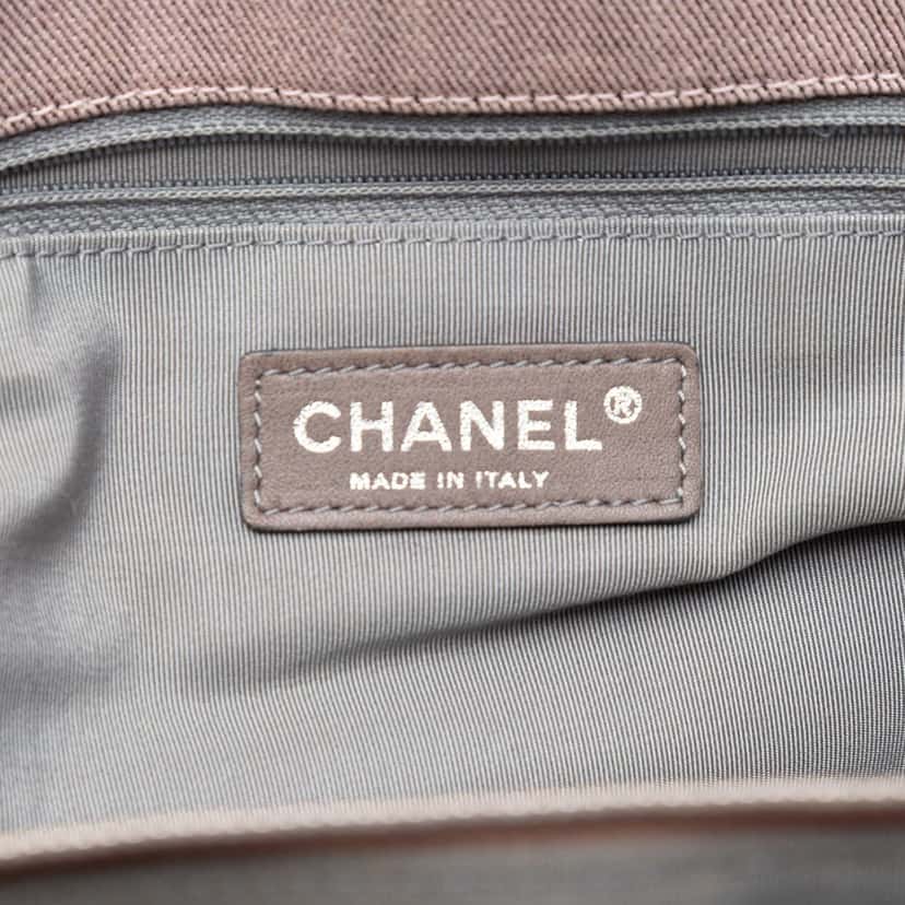 Chanel Large CC Quilted Denim Tote Pink Very good condition - Box View