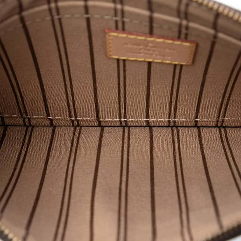 Louis Vuitton Monogram Neverfull Pochette Brown Very good condition - Model View
