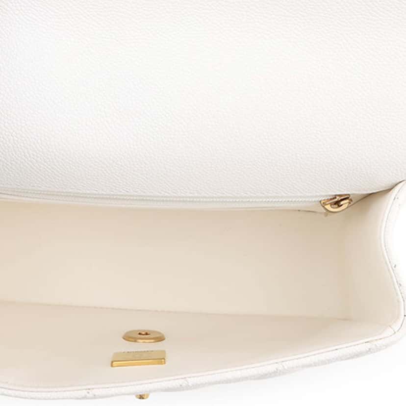 Chanel Mini CC Quilted Caviar Handy Flap White Leather Very good condition - Model View