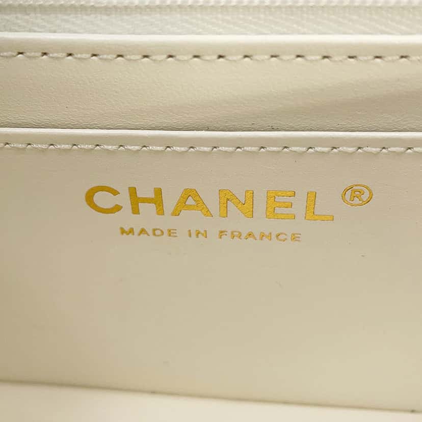 Chanel Mini CC Quilted Caviar Handy Flap White Leather Very good condition - Box View