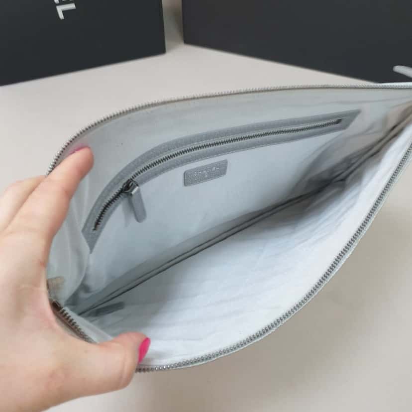 CHANEL Chanel Silver Grain Leather Clutch Bag Pre-Owned Silver Leather Good condition - Back View