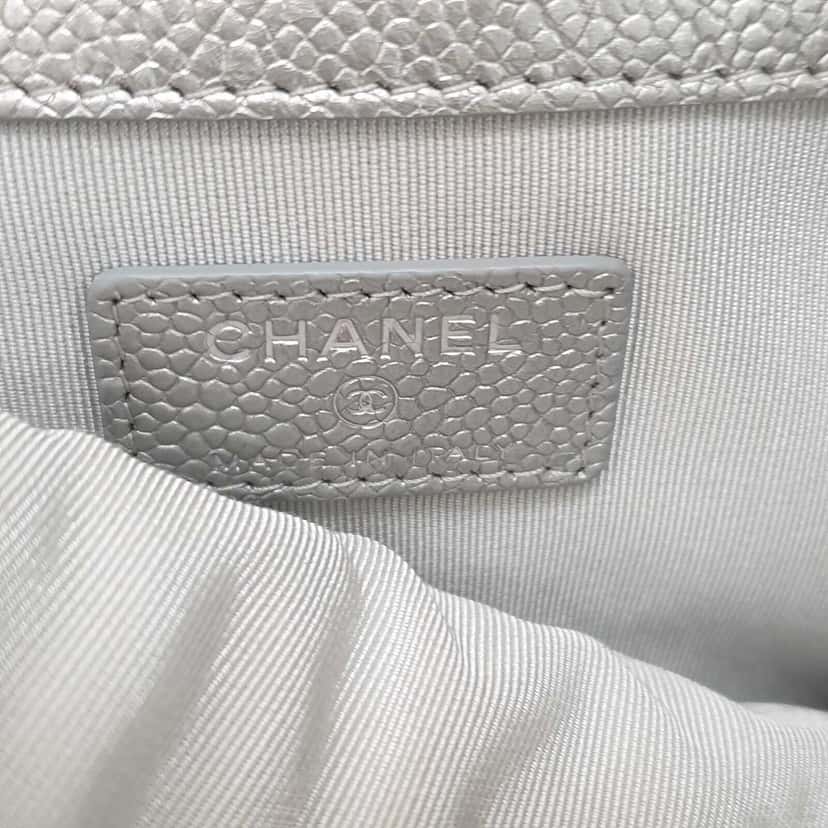 CHANEL Chanel Silver Grain Leather Clutch Bag Pre-Owned Silver Leather Good condition - Model View