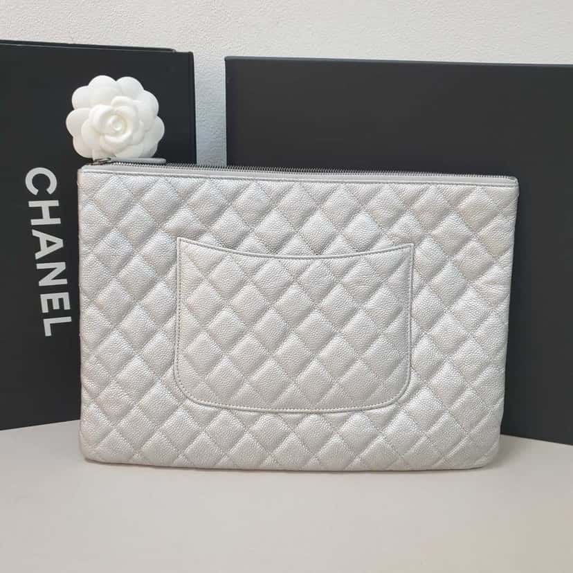 CHANEL Chanel Silver Grain Leather Clutch Bag Pre-Owned Silver Leather Good condition - Box View