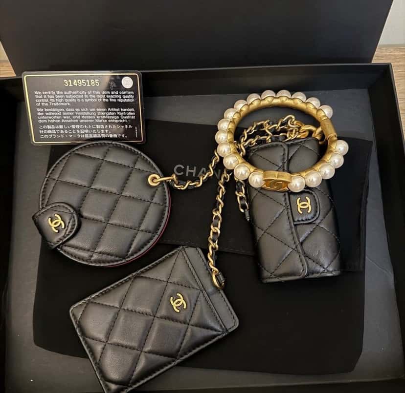 CHANEL Chanel 2021 Pearl Crown Cc Wristlet Multi Pouches Clutch Bag Pre-Owned Black Leather Good condition - Back View