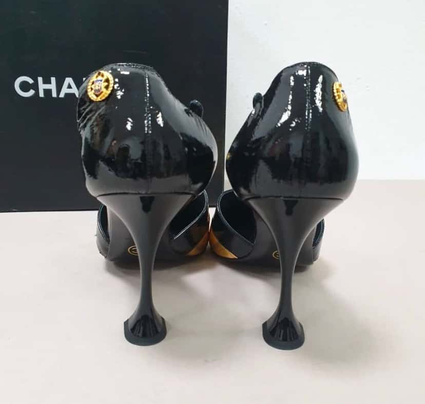 CHANEL Chanel Gold Black Heels Sz.40,5 Pre-Owned Black Good condition - Model View