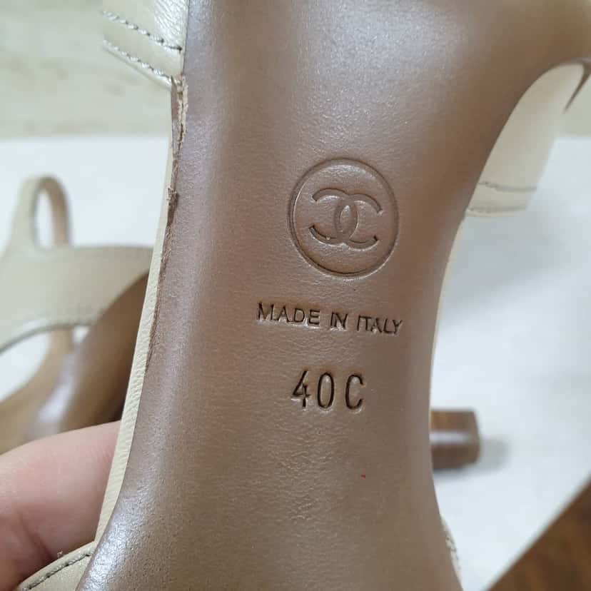 CHANEL Chanel Beige Brown Slingback Sandal sz.40 Pre-Owned Brown Good condition - Model View