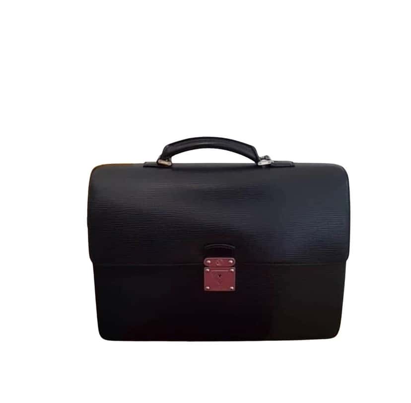 Louis Vuitton Louis Vuitton Men Epi Leather Messenger Bag Pre-Owned Black Leather Good condition - Front View