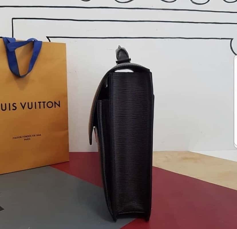 Louis Vuitton Louis Vuitton Men Epi Leather Messenger Bag Pre-Owned Black Leather Good condition - Inside View
