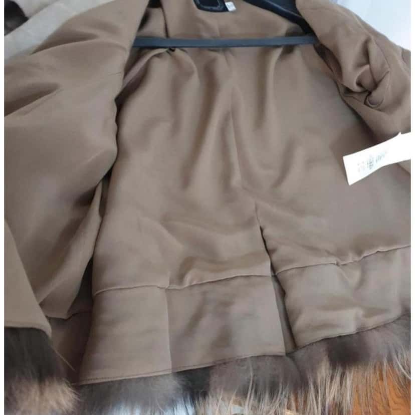 Christian Dior Christian Dior Beige Leather Faux Fox Trimmed Jacket Sz.36 Pre-owned Beige Leather Good condition - Model View