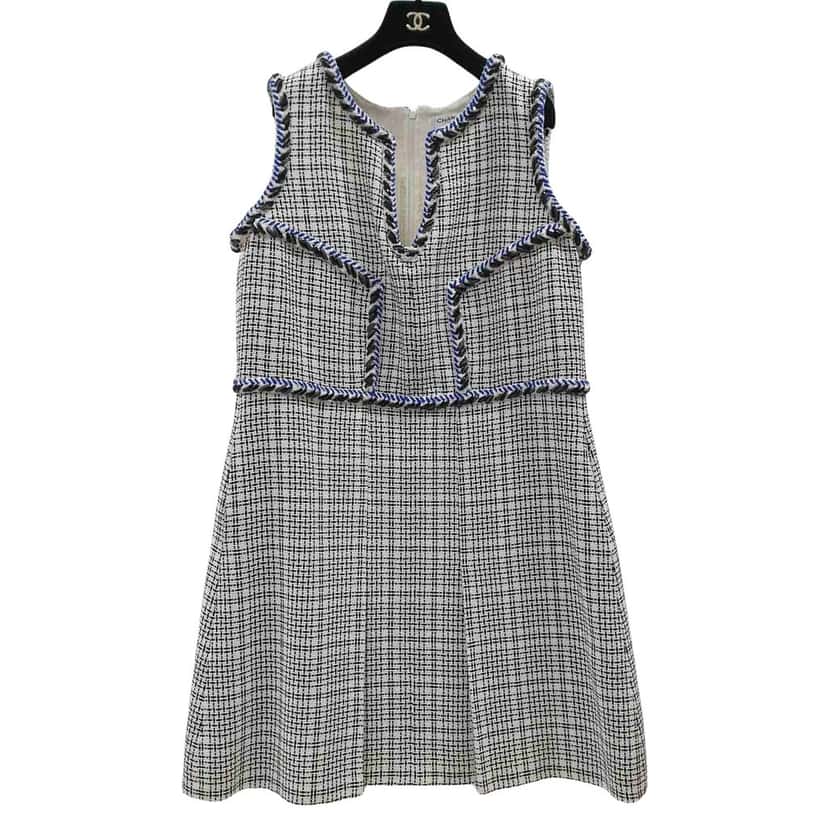 Chanel CHANEL White Blue Sleeveless Chevron Trim Shift Silver Tweed Dress Sz.46 Pre-owned White Tweed Good condition - Front View