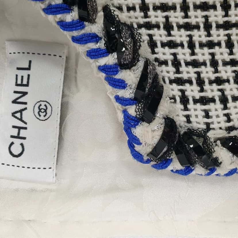Chanel CHANEL White Blue Sleeveless Chevron Trim Shift Silver Tweed Dress Sz.46 Pre-owned White Tweed Good condition - Box View