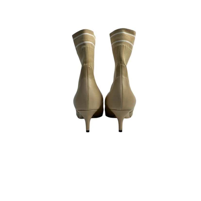 Fendi Fendi beige ankle boots with stretch-knit panel Sz.38 Pre-owned Beige Leather Good condition - Model View