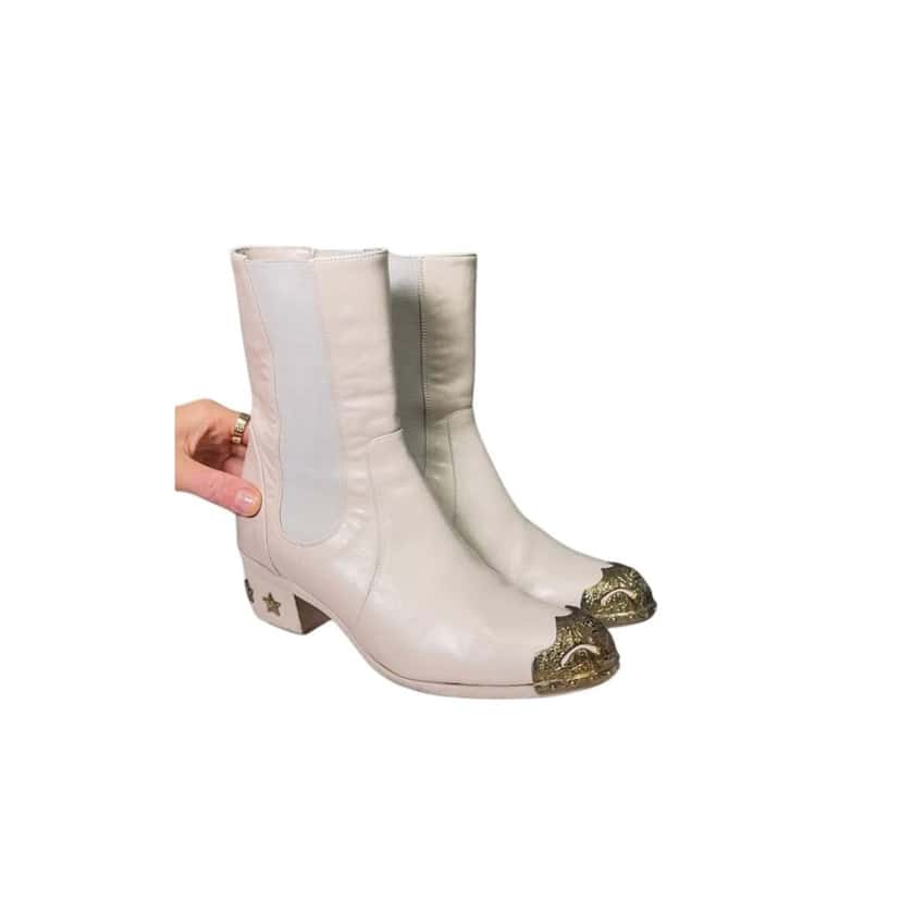 Chanel Chanel Paris-Dallas Beige Leather Ankle Boots - Size 37 Pre-owned Beige Leather Good condition - Front View