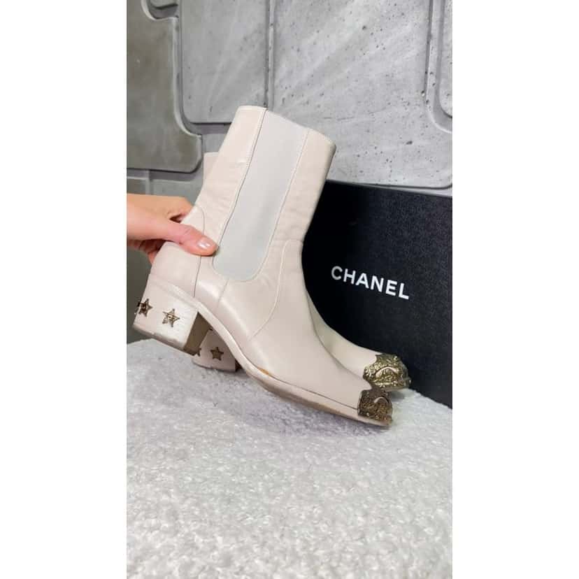Chanel Chanel Paris-Dallas Beige Leather Ankle Boots - Size 37 Pre-owned Beige Leather Good condition - Back View