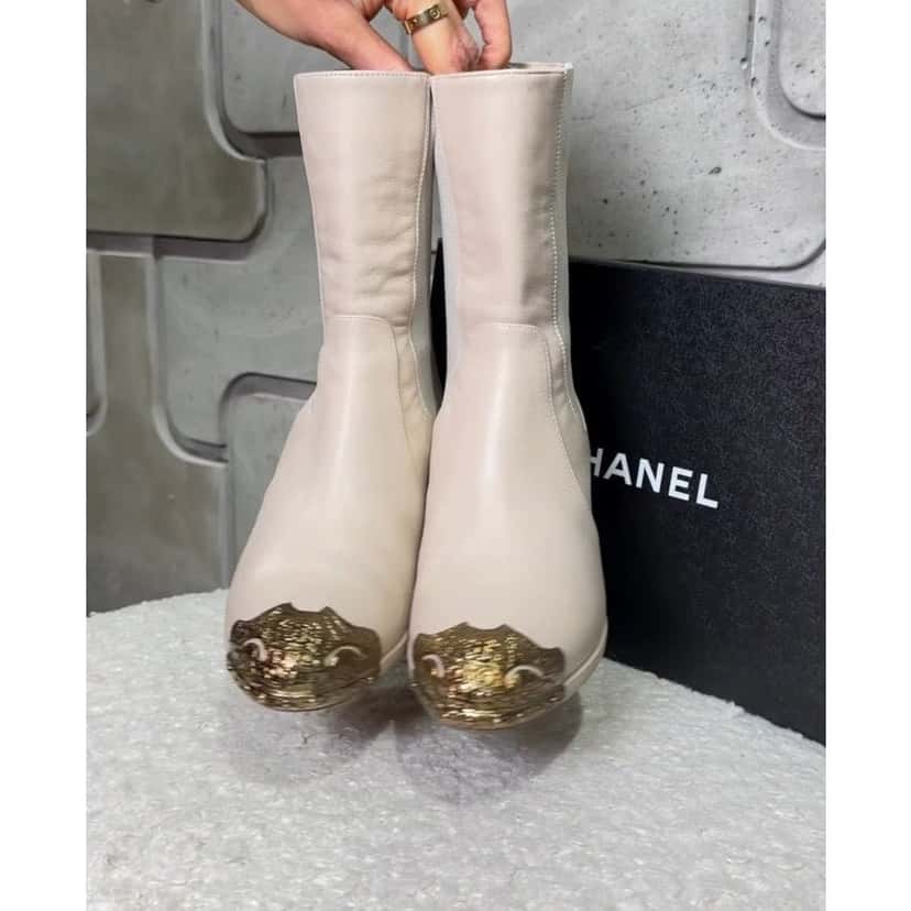 Chanel Chanel Paris-Dallas Beige Leather Ankle Boots - Size 37 Pre-owned Beige Leather Good condition - Inside View