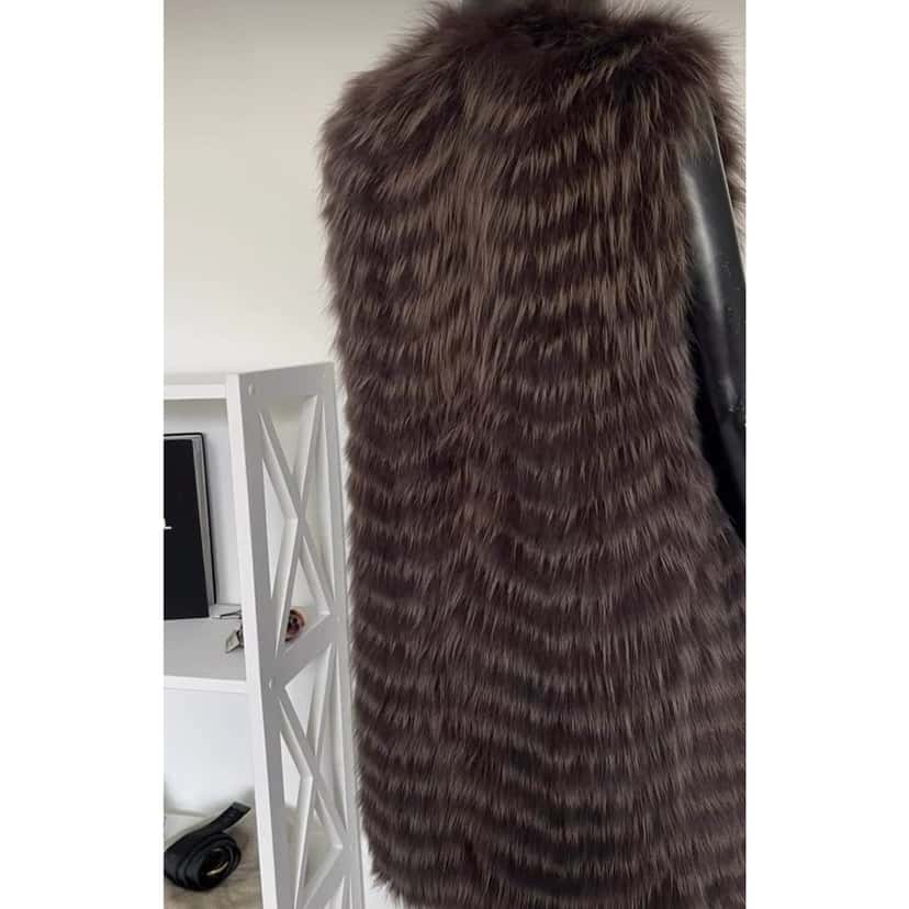 Christian Dior Christian Dior Sleeveless Faux Fur Coat Size 38 - Excellent pre-owned Other Good condition - Model View