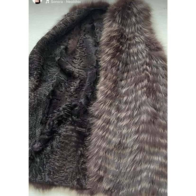 Christian Dior Christian Dior Sleeveless Faux Fur Coat Size 38 - Excellent pre-owned Other Good condition - Box View