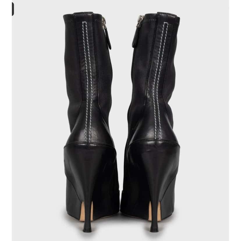 Christian Dior Christian Dior Black Leather Pointed Ankle Boots - EU 39.5 Pre-owned Black Leather Good condition - Model View