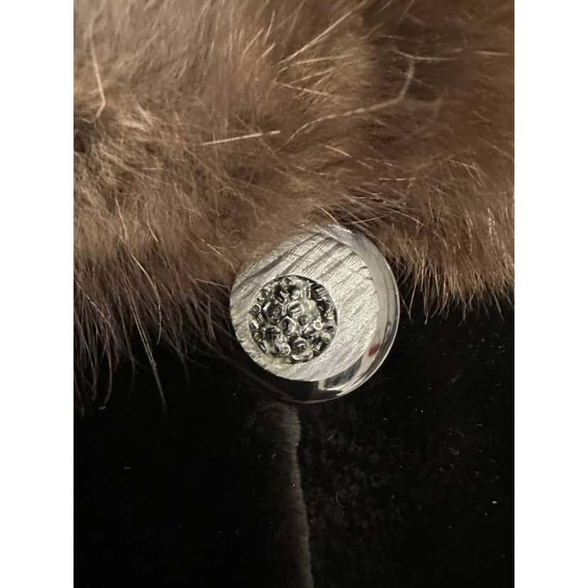 Unsigned Diamond Faux Furs Luxury Italian Platinum Coat - Size L Pre-owned Red Good condition - Model View