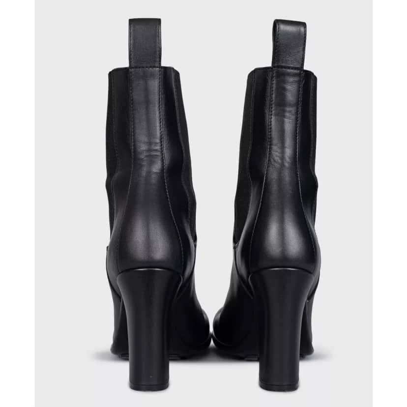 Bottega Veneta Bottega Veneta Black Leather Square Toe Ankle Boots - EU 38 pre-owned Black Leather Good condition - Model View