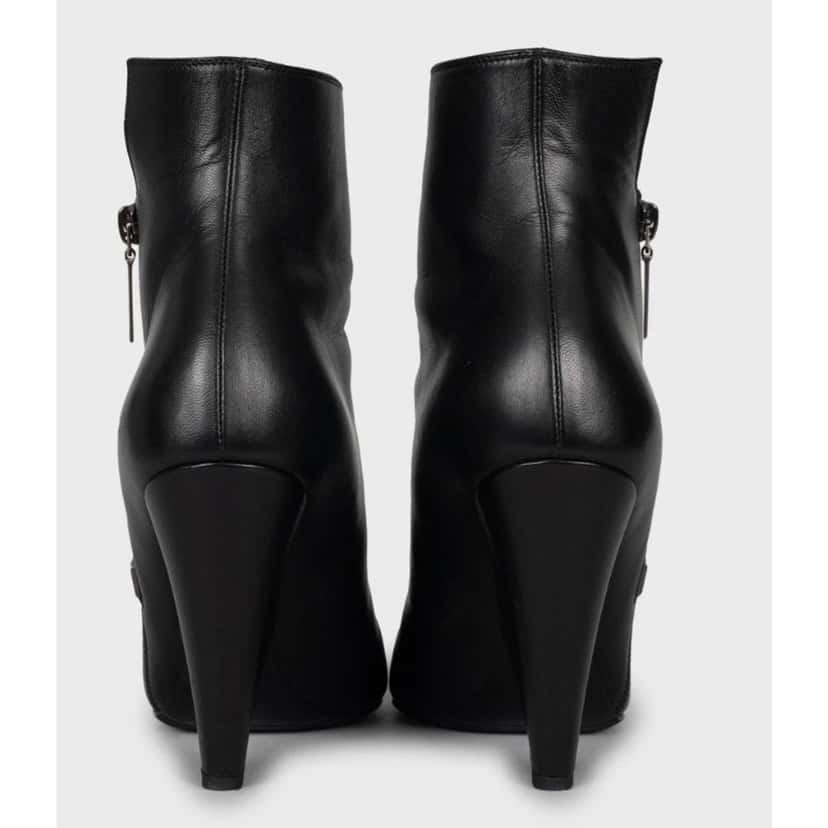 Saint Laurent Saint Laurent Niki Leather Wedge Boots - Size 38.5 pre-owned Black Leather Good condition - Model View