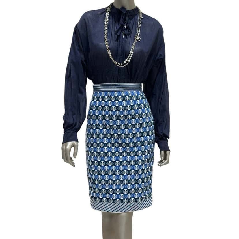 Chanel Chanel 2019 Pre-Spring Blue & White CC Logo Knee Skirt Sz 40 pre-owned White Good condition - Back View