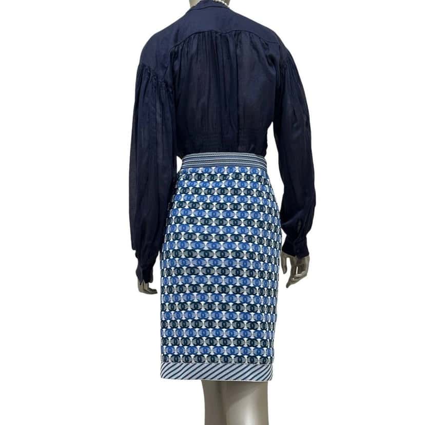 Chanel Chanel 2019 Pre-Spring Blue & White CC Logo Knee Skirt Sz 40 pre-owned White Good condition - Inside View