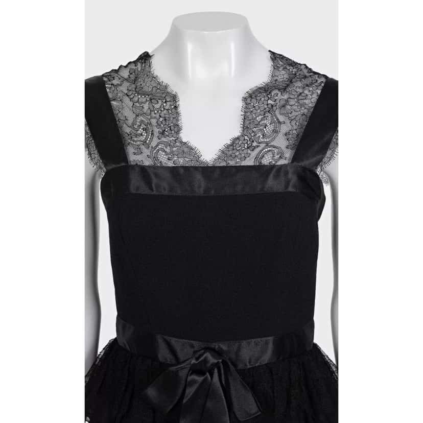 Oscar de la Renta Oscar de la Renta Black Lace Fitted Dress - UK6/XS Pre-owned Black Lace Good condition - Model View
