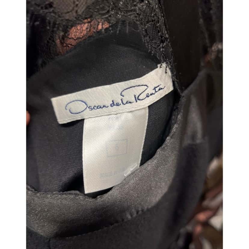 Oscar de la Renta Oscar de la Renta Black Lace Fitted Dress - UK6/XS Pre-owned Black Lace Good condition - Box View