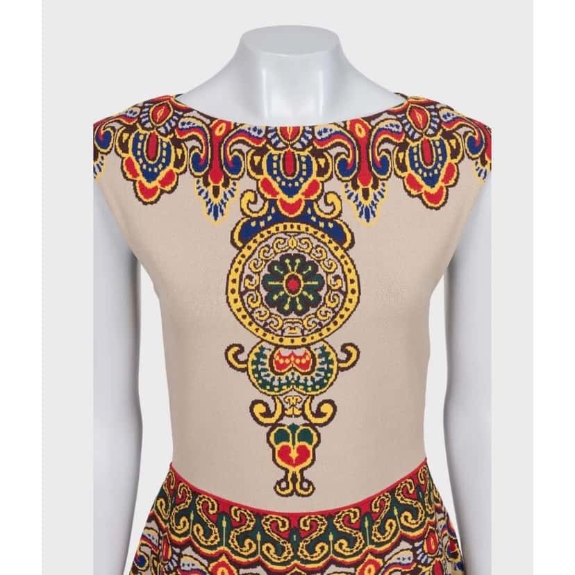 valentino NWOT Valentino Beige Printed Fitted Dress Sz M Pre-owned Beige Never worn - Model View