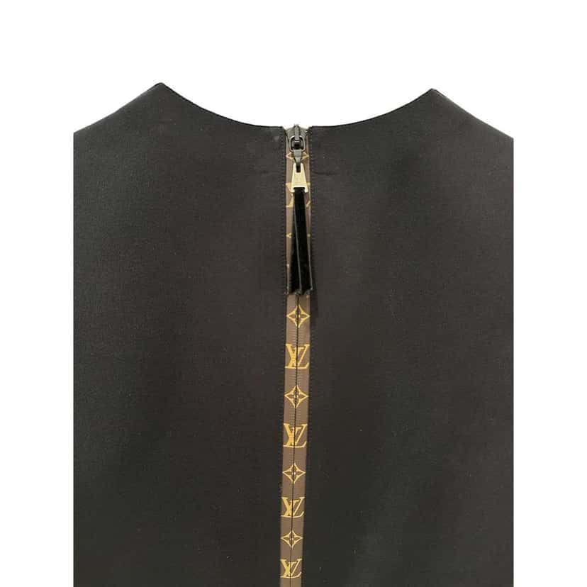 Louis Vuitton Louis Vuitton Black Monogram Peplum Top Size 34 Pre-owned Black Good condition - Model View