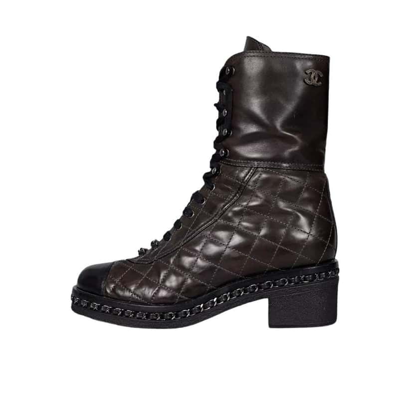 Chanel Chanel Brown Quilted Leather Lace-Up Boots - Size 8/38 Pre-owned Brown Leather Good condition - Front View