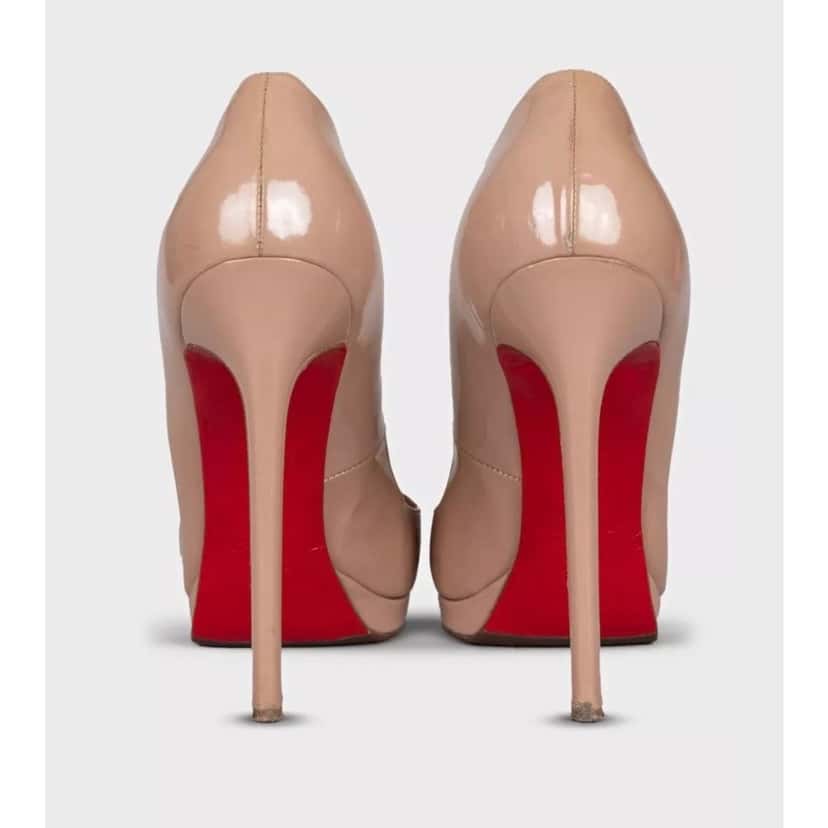 Christian Louboutin Christian Louboutin Beige Leather Pointed Toe Heels Sz.39.5 pre-owned Beige Leather Good condition - Model View