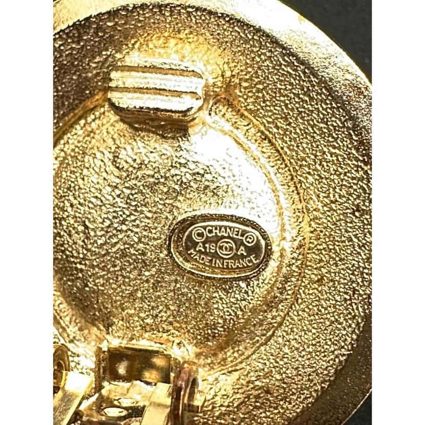 Chanel NWOT Chanel Pre-Fall 2019 Pearl Drop Earrings Pre-owned Other Good condition - Box View