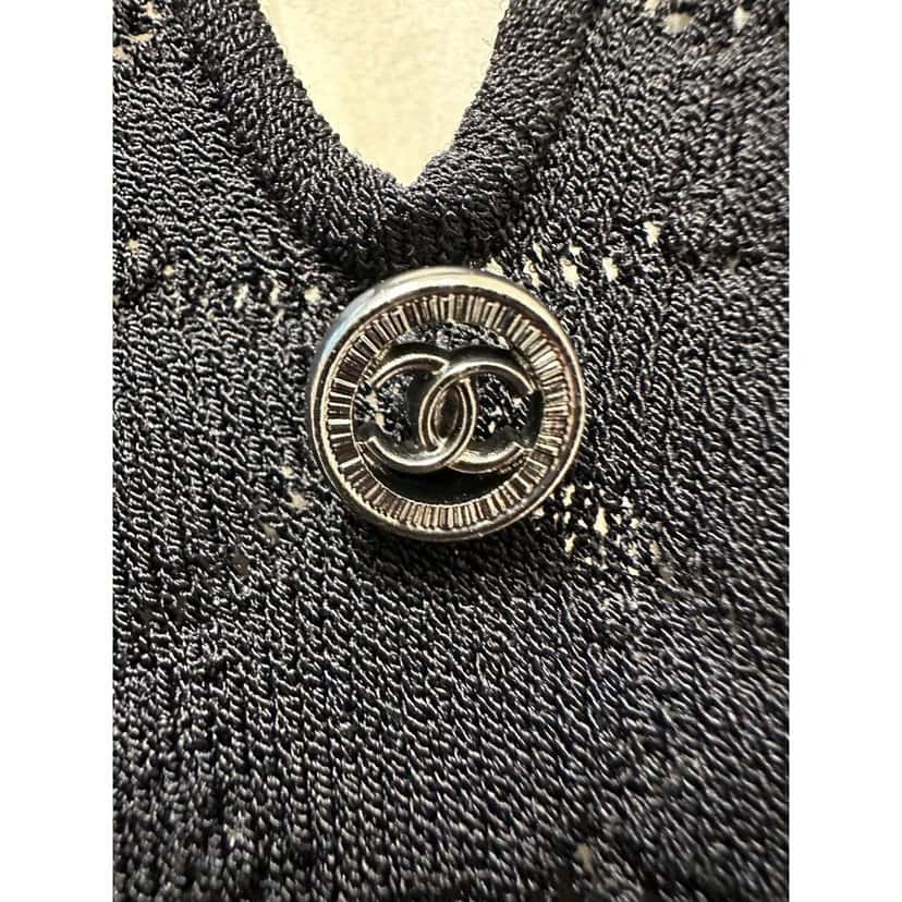 Chanel Chanel Vintage Black Sleeveless Shift Dress Sz 40 pre-owned Black Good condition - Model View