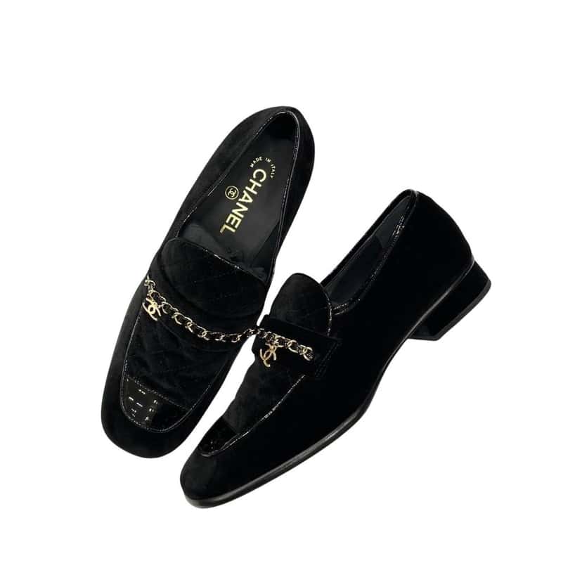 Chanel NWOB Chanel Black Suede Loafers Sz.41 pre-owned Black Suede Never worn - Front View