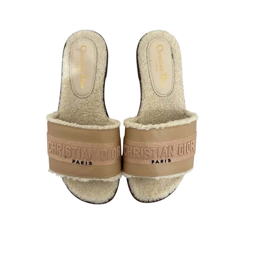 Christian Dior Christian Dior Dway Beige Suede Shearling Flat Sandals 37 pre-owned Beige Suede Good condition - Front View